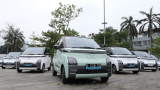 Handover-Ceremony-Wuling-Air-ev-kepada-100-pelanggan-menandai-dimulainya-distribusi-unit-mobil-ramah-lingkungan-ini-kepada-konsumen