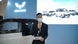 Edison-Regional-Sales-Area-Manager-Wuling-Motors-memberikan-sambutan-di-booth-Wuling-GIIAS-Surabaya-2022